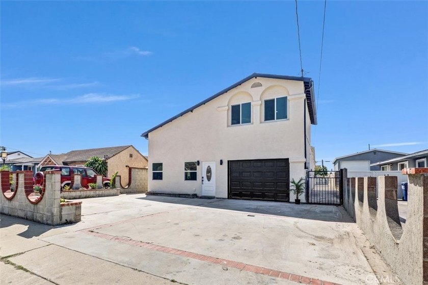 Welcome to this beautifully updated 5-bedroom, 4-bathroom home - photo 35