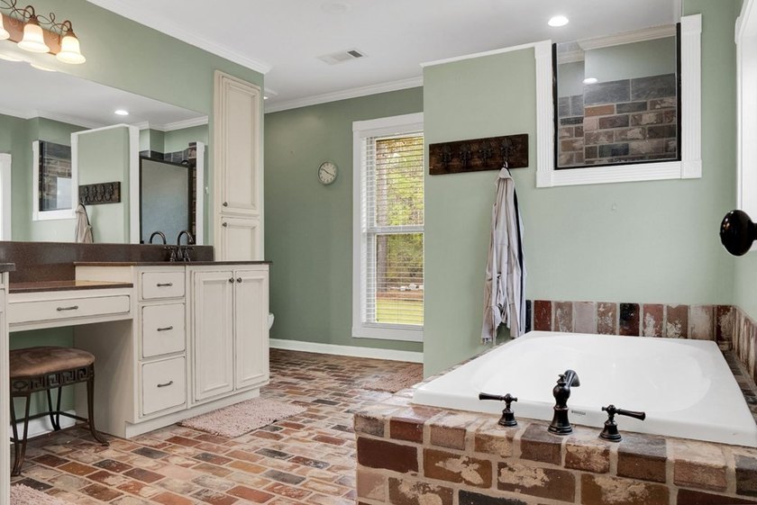 Welcome to your perfect blend of peaceful country living and - photo 36