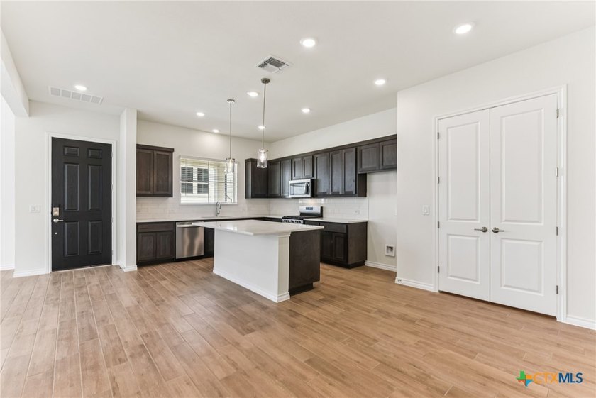 Evia plan with upgraded SHORE flooring package, quartz - photo 9