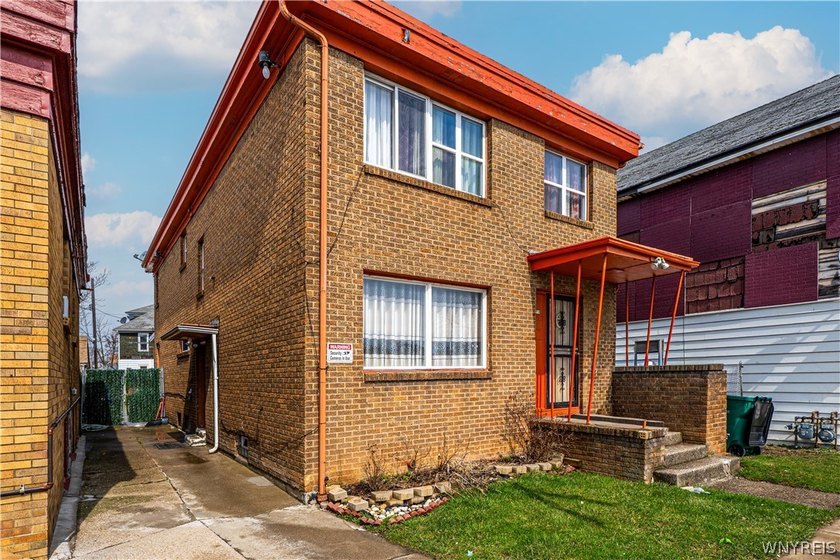 Welcome to this beautifully well-maintained and move-in-ready - photo 2
