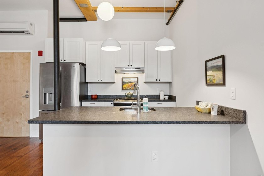 A fantastic two-bedroom, two-bath condo featuring a sun-filled - photo 9