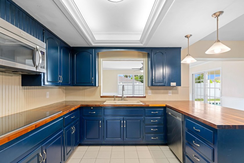 ABSOLUTELY GORGEOUS SINGLE STORY HOME | PRIME EAST BOCA RATON - photo 13