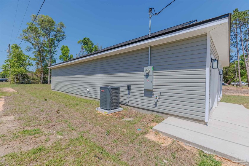 $5k seller Concessions and a new NEW FENCED YARD .. builder had - photo 15