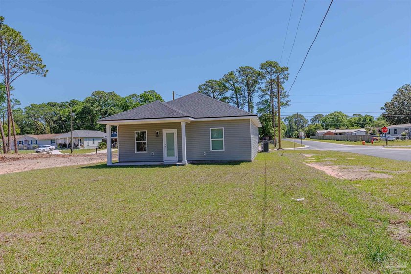 $5k seller Concessions and a new NEW FENCED YARD .. builder had - photo 17