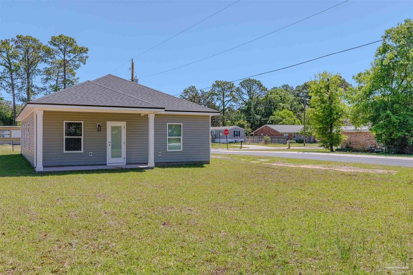 $5k seller Concessions and a new NEW FENCED YARD .. builder had - photo 18