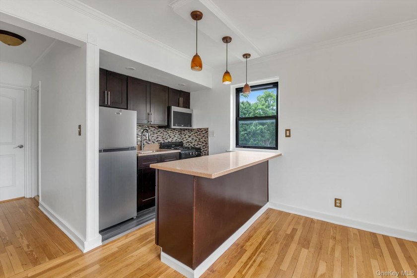 This beautiful 1 bedroom, 1 bath residence at Jeffrey Gardens - photo 5