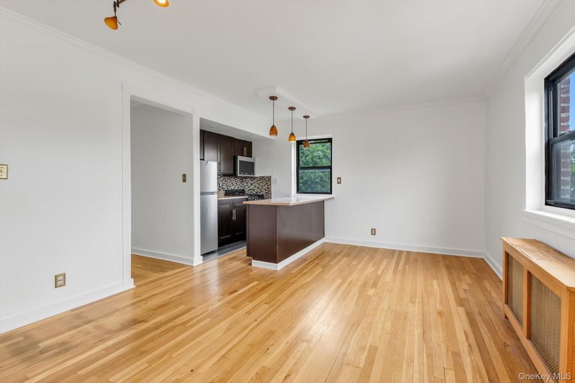 This beautiful 1 bedroom, 1 bath residence at Jeffrey Gardens - photo 8