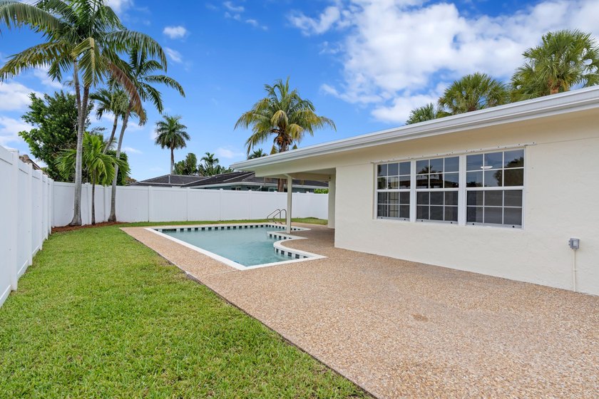 ABSOLUTELY GORGEOUS SINGLE STORY HOME | PRIME EAST BOCA RATON - photo 30