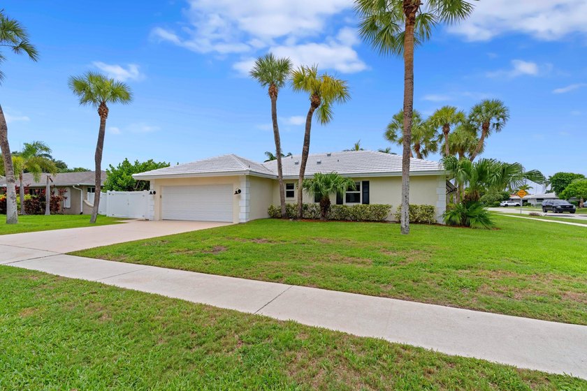 ABSOLUTELY GORGEOUS SINGLE STORY HOME | PRIME EAST BOCA RATON - photo 35