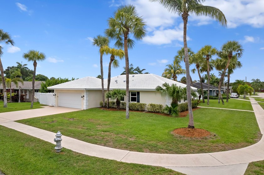 ABSOLUTELY GORGEOUS SINGLE STORY HOME | PRIME EAST BOCA RATON - photo 37