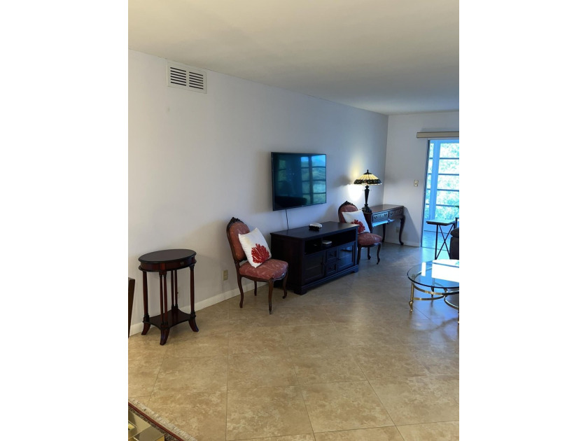 Beautiful Lake &amp; Fountain View, 2 Bed / 2 Bath, Substantially - photo 12