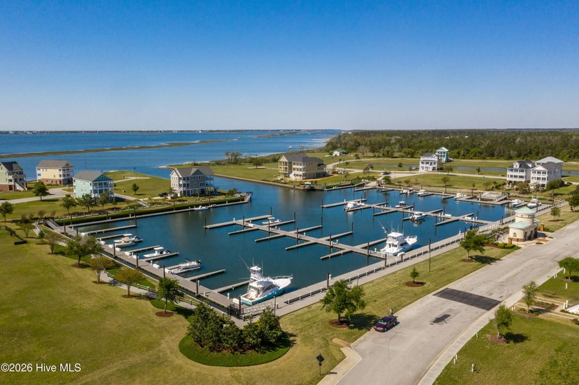 Discover refined coastal living in this beautifully appointed - photo 6