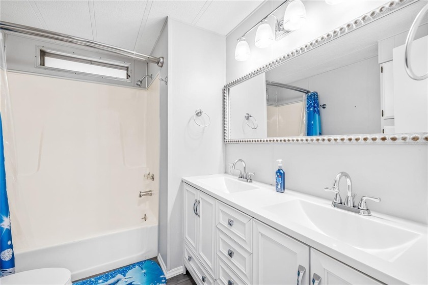 Enjoy true WATERFRONT living in this NEWLY REMODELED - photo 16