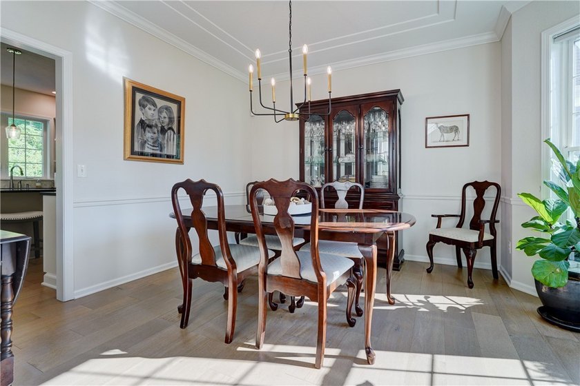 Welcome home to this beautifully updated Colonial, ideally - photo 19