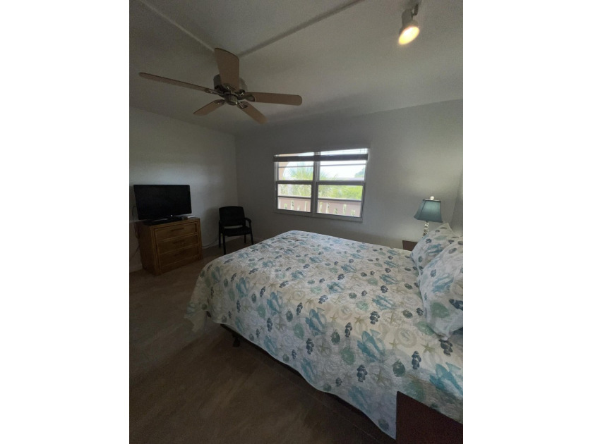Beautiful Lake &amp; Fountain View, 2 Bed / 2 Bath, Substantially - photo 26