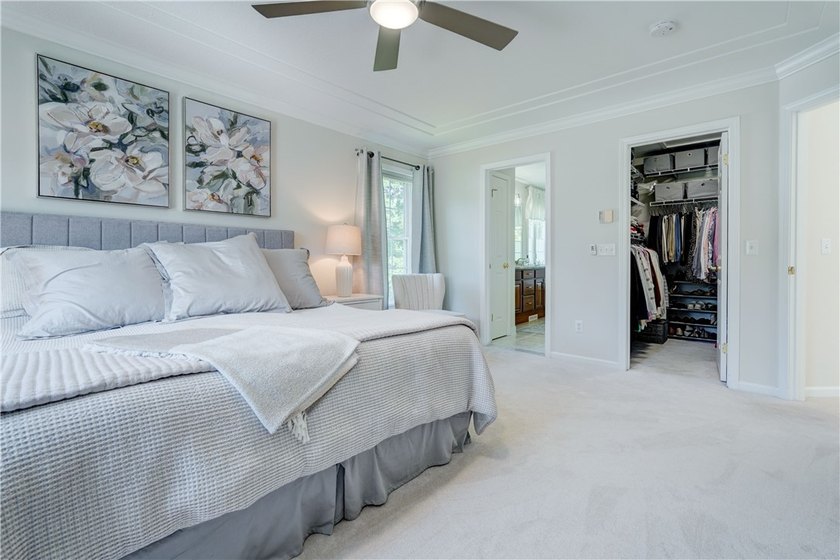 Welcome home to this beautifully updated Colonial, ideally - photo 28