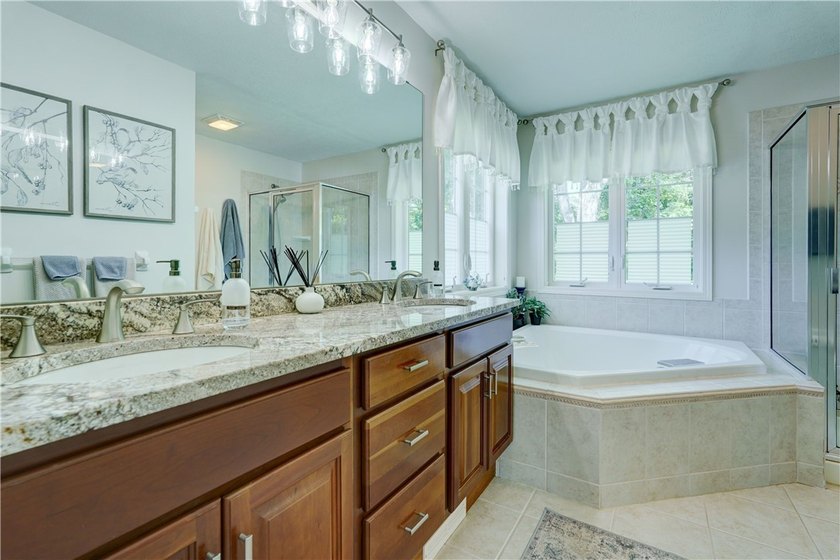 Welcome home to this beautifully updated Colonial, ideally - photo 29