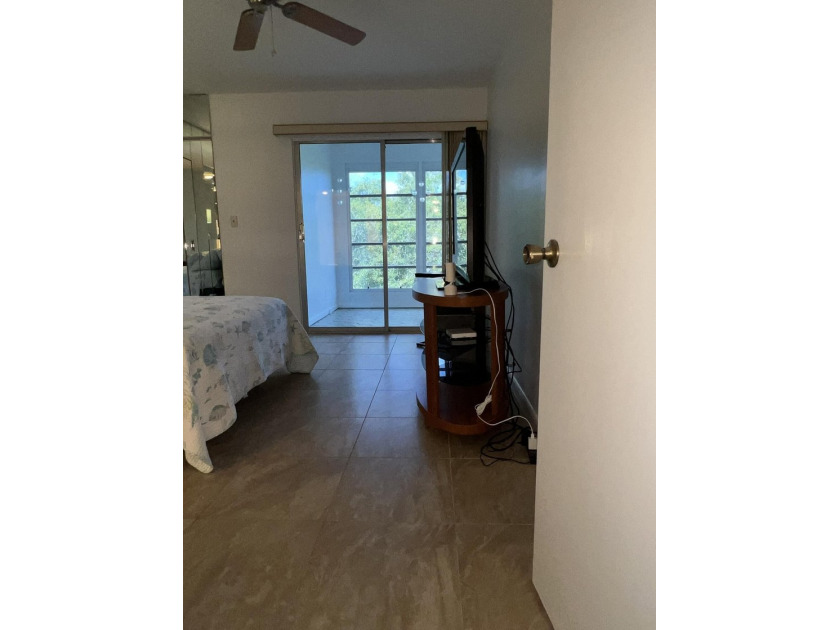 Beautiful Lake &amp; Fountain View, 2 Bed / 2 Bath, Substantially - photo 29