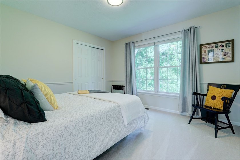 Welcome home to this beautifully updated Colonial, ideally - photo 33