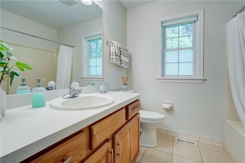 Welcome home to this beautifully updated Colonial, ideally - photo 35