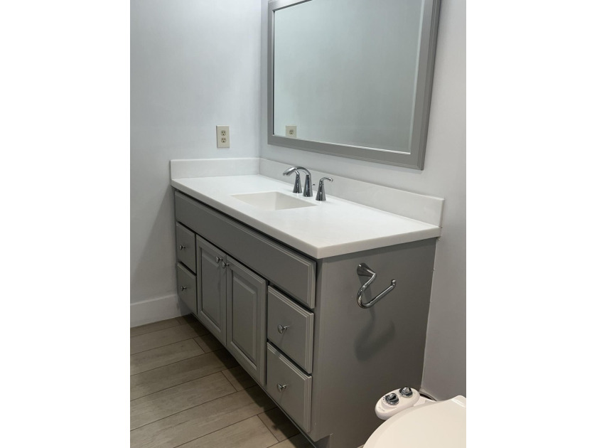 Beautiful Lake &amp; Fountain View, 2 Bed / 2 Bath, Substantially - photo 39