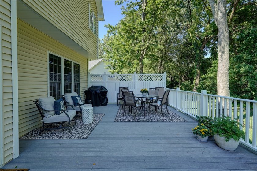 Welcome home to this beautifully updated Colonial, ideally - photo 43