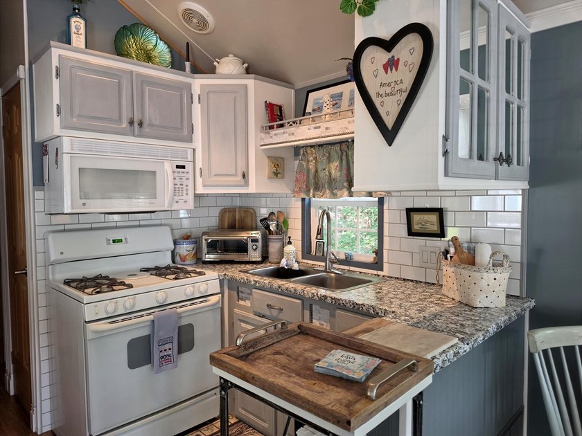 Absolutely beautiful Summer Home in highly sought after Resort! - photo 9
