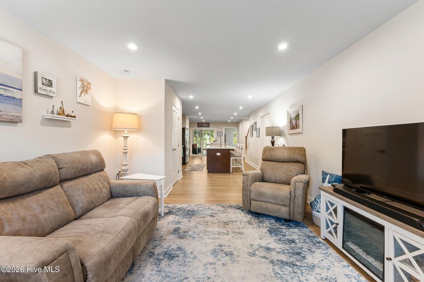 MOTIVATED SELLERS--PRICED TO SELL! Don't miss this move-in-ready - photo 9