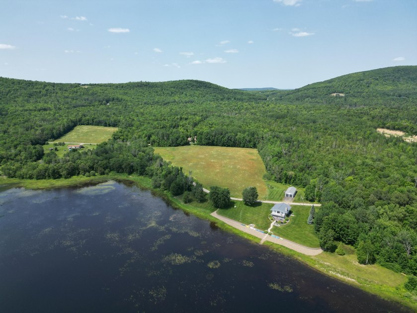 Experience modern luxury with the privacy and outdoor lifestyle - photo 2