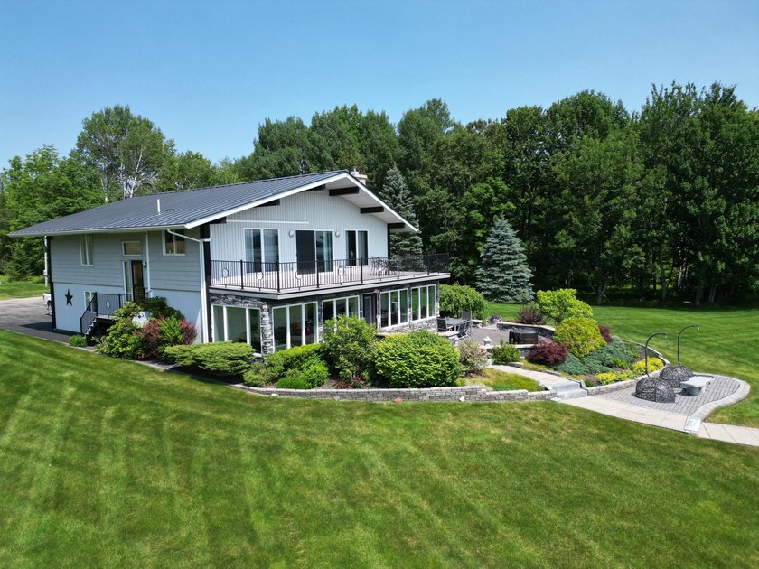 Experience modern luxury with the privacy and outdoor lifestyle - photo 3