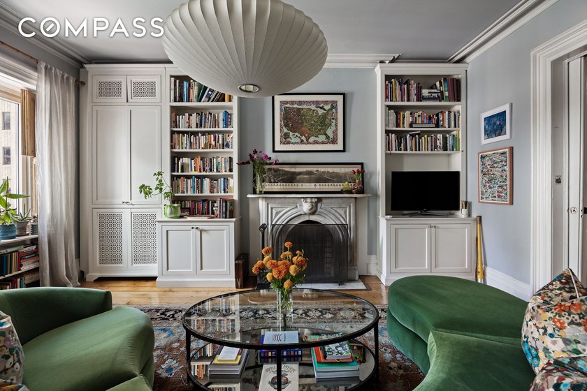 Rare full-floor 2 bed penthouse condo that soars quietly above - photo 4