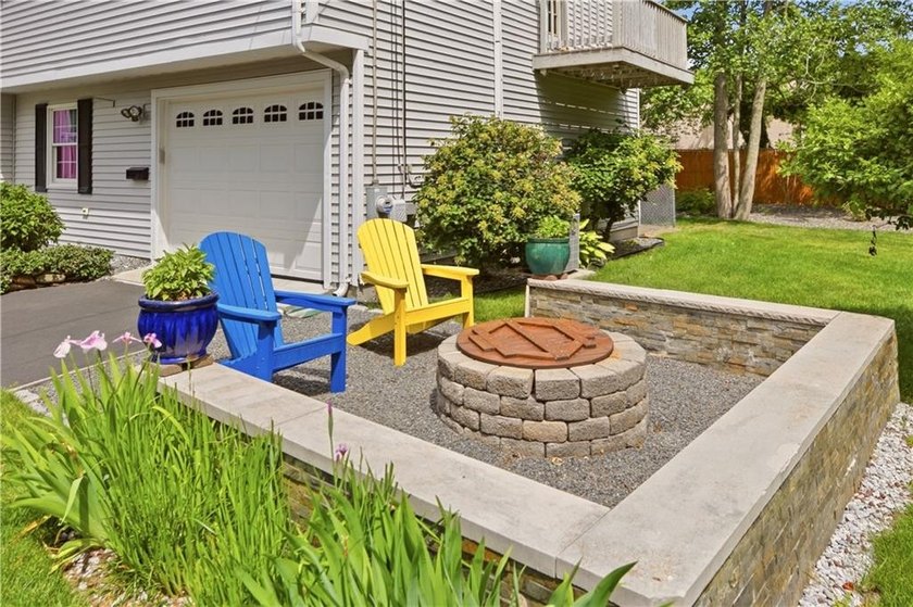 Immaculately maintained 3-bedroom, 2-bath home located at the - photo 33