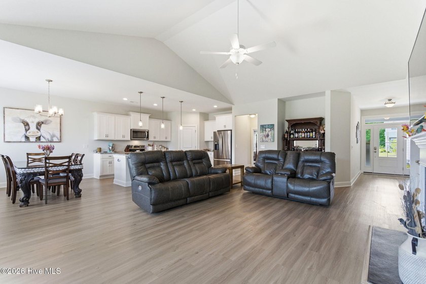 Welcome to Bridgewater Landing, one of Hampstead's most - photo 5