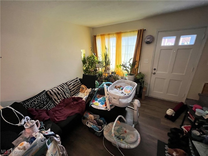 Move-in ready condo in the heart of Euclid! Conveniently located - photo 4