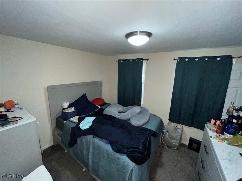 Move-in ready condo in the heart of Euclid! Conveniently located - photo 6
