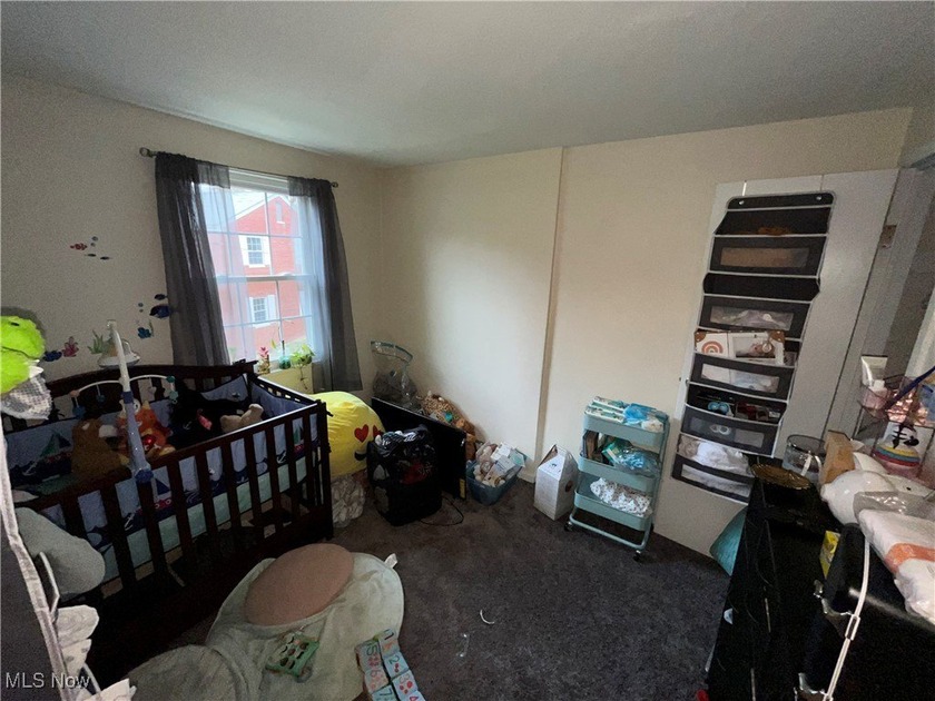 Move-in ready condo in the heart of Euclid! Conveniently located - photo 7