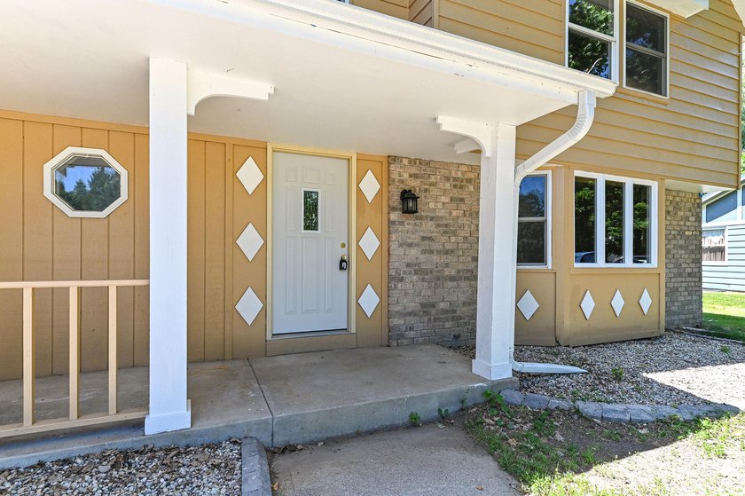 Huge contemporary two story home with 5 bedrooms and 5 bathrooms - photo 2