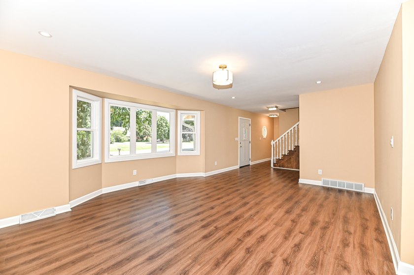 Huge contemporary two story home with 5 bedrooms and 5 bathrooms - photo 5