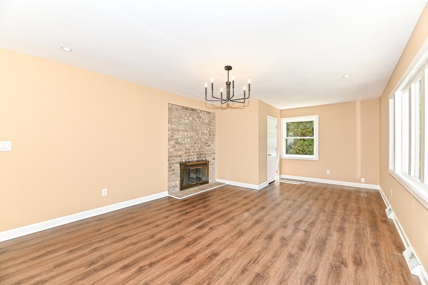 Huge contemporary two story home with 5 bedrooms and 5 bathrooms - photo 10