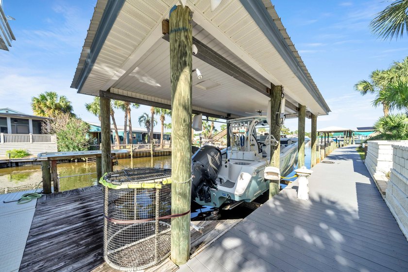 Stunning Waterfront Home with Gulf Access and Deep Water Boating - photo 33