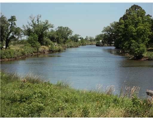 Come see this beautiful waterfront property waiting for you! - photo 3