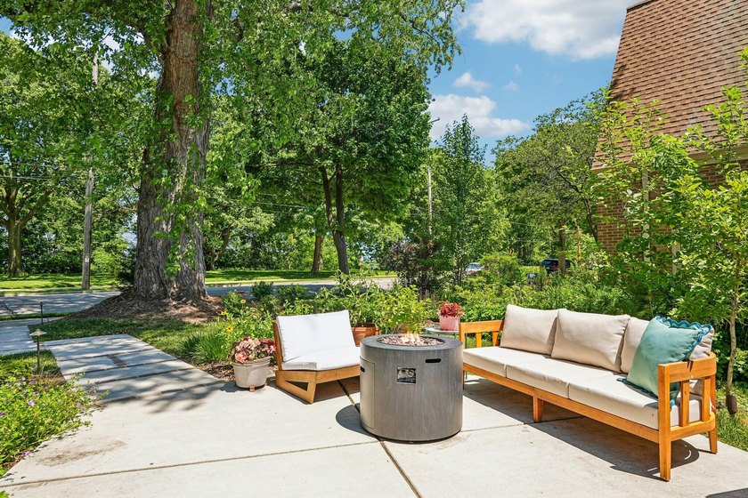 One of a Kind Mid-Century Modern home designed by renowned - photo 5