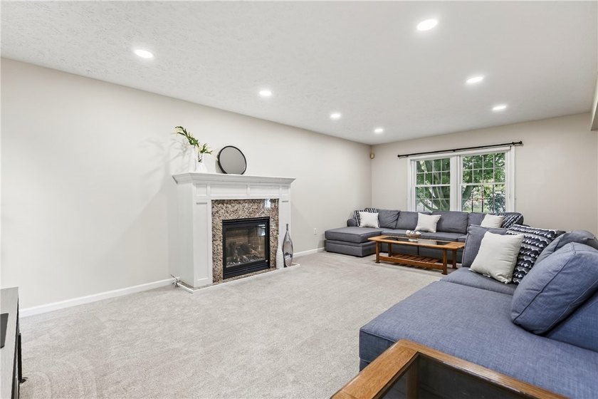 Don't miss this beautifully maintained 3-bdrm, 2.5-bath - photo 11