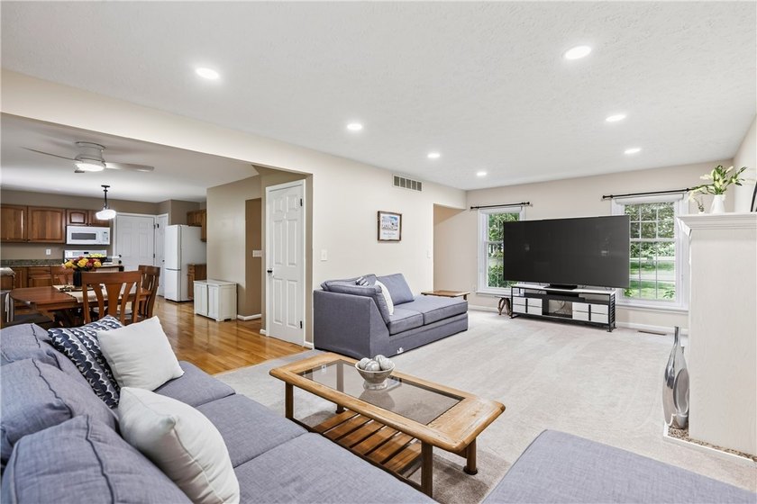 Don't miss this beautifully maintained 3-bdrm, 2.5-bath - photo 12