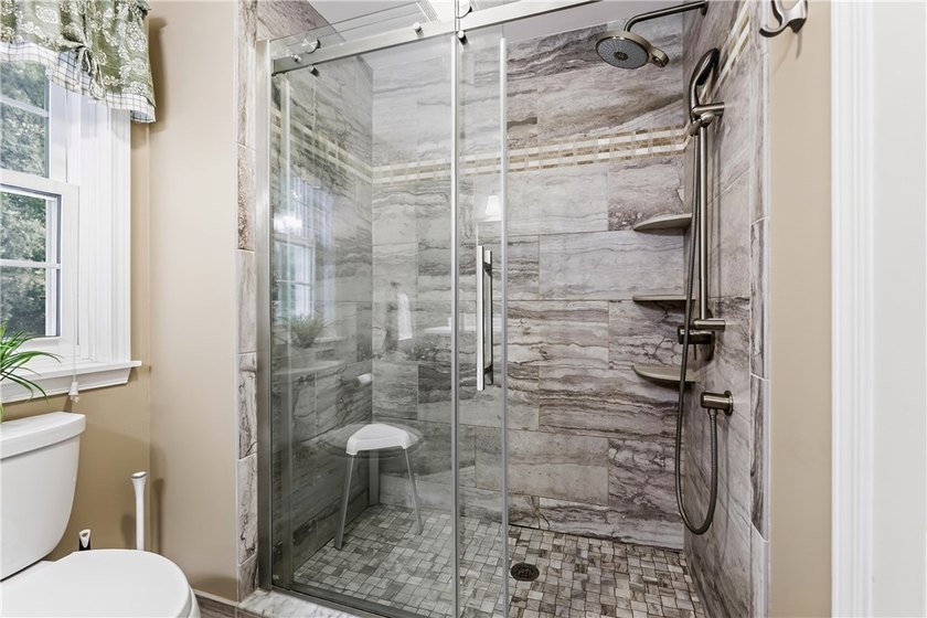 Don't miss this beautifully maintained 3-bdrm, 2.5-bath - photo 29