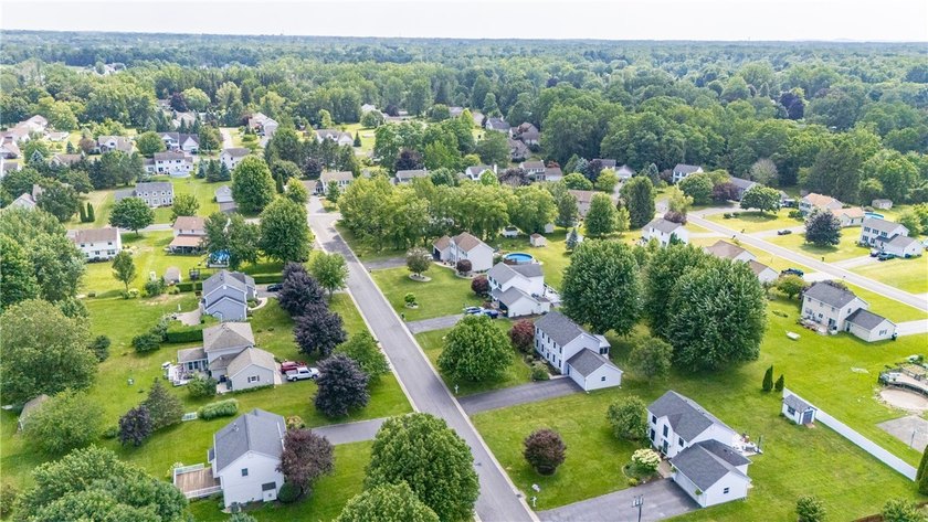 Don't miss this beautifully maintained 3-bdrm, 2.5-bath - photo 49