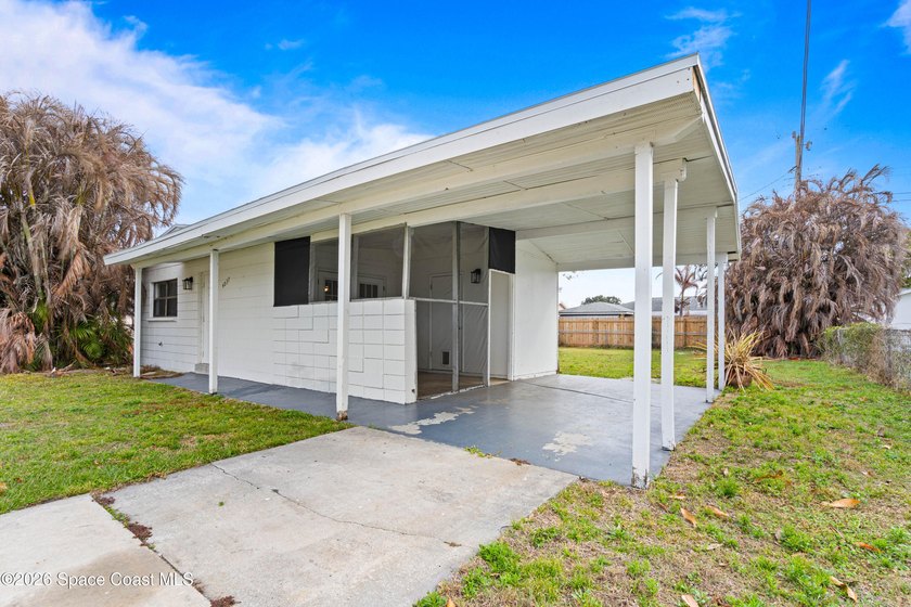 Move-in ready 2-bedroom, 1.5-bath home featuring a beautifully - photo 4