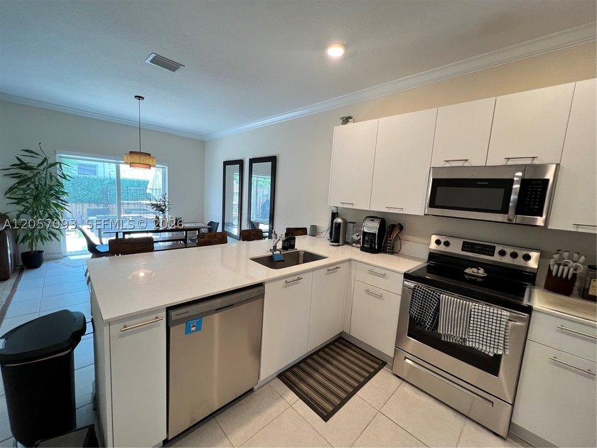 AMAZING 2022 NEWLY REMODELED CORNER TOWNHOME. 3BD/2.5BA - photo 11