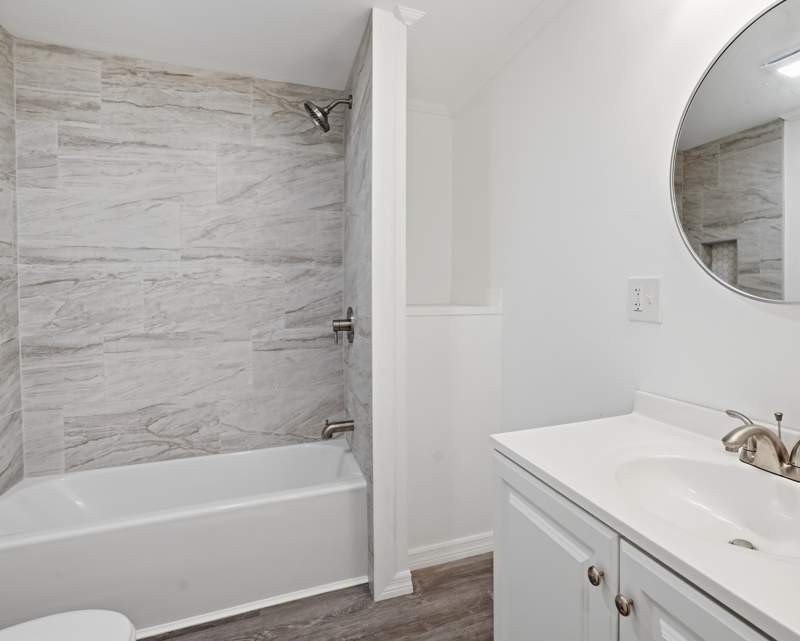 Welcome to this exquisitely remodeled 2 bedrooms ,2 bath Florida - photo 11