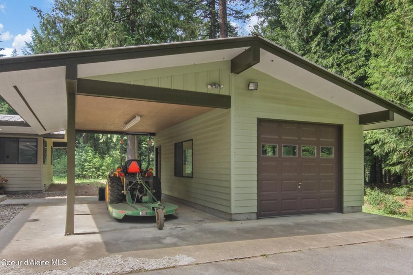 Discover your own private North Idaho retreat on 20+ acres in - photo 15